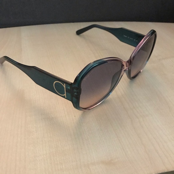 SALVATORE FERRAGAMO Sunglasses for Women oversized geometric frames NEW w/ case - Picture 4 of 10